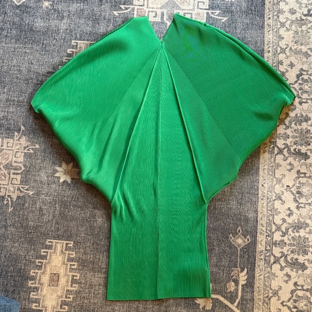 Green V-Neck Dolman Midi Dress - Picture 5 of 9
